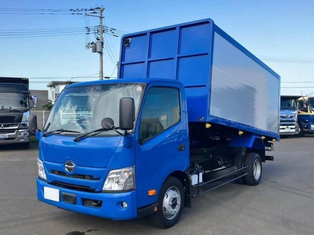 Hino DUTRO 2025-10 8431751-0