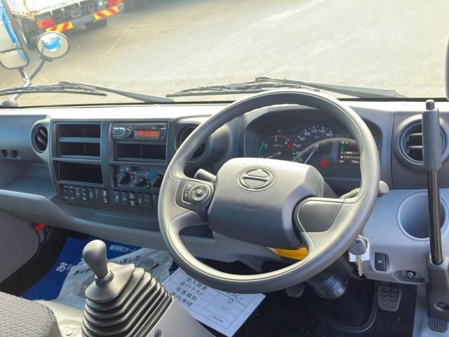 Hino DUTRO 2025-10 8431751-23