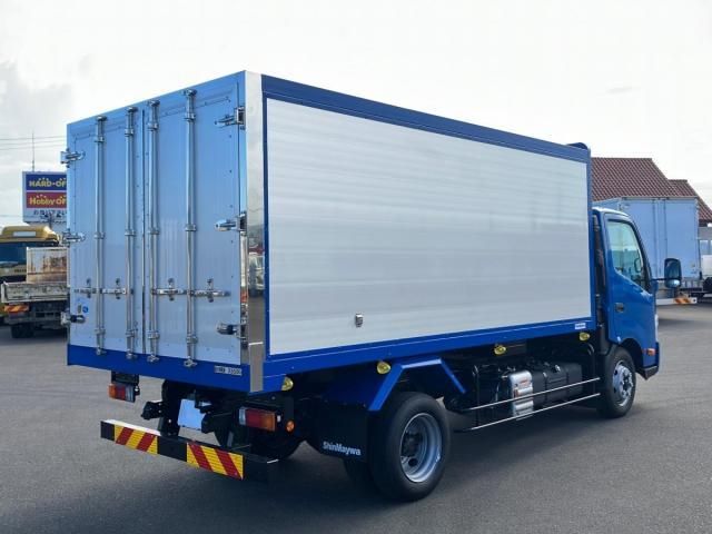 Hino DUTRO 2025-10 8431751-2