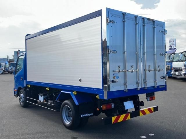 Hino DUTRO 2025-10 8431751-3