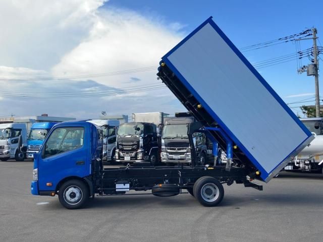 Hino DUTRO 2025-10 8431751-4