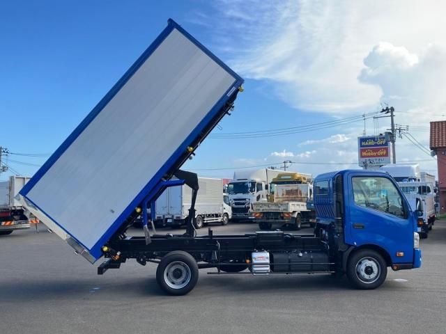 Hino DUTRO 2025-10 8431751-5