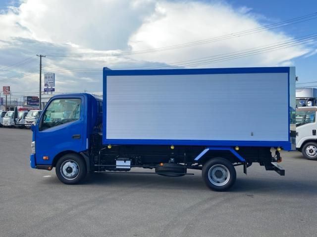 Hino DUTRO 2025-10 8431751-6