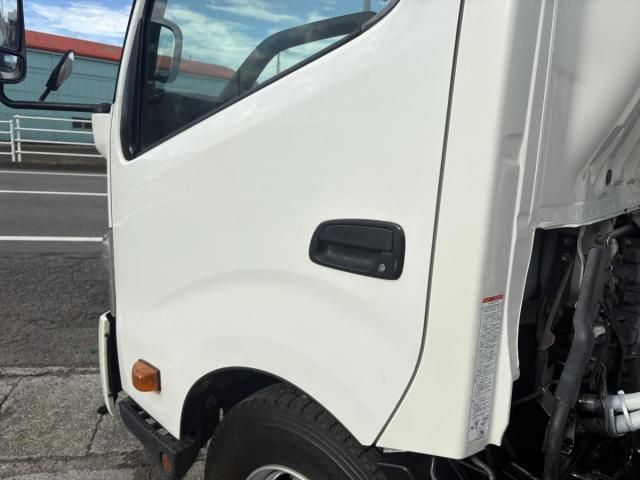 Hino DUTRO 2014-01 8431753-13