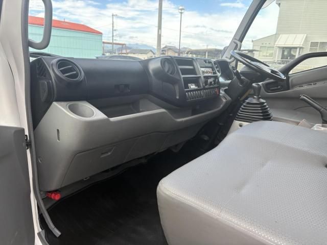 Hino DUTRO 2014-01 8431753-6