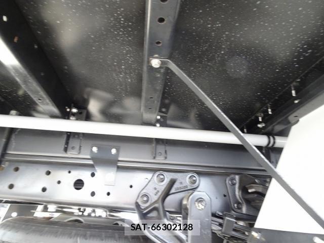 Hino DUTRO 2025-09 8457381-9