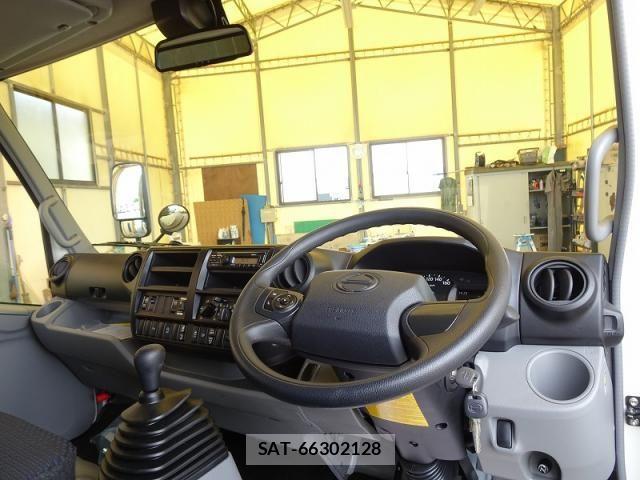 Hino DUTRO 2025-09 8457381-16