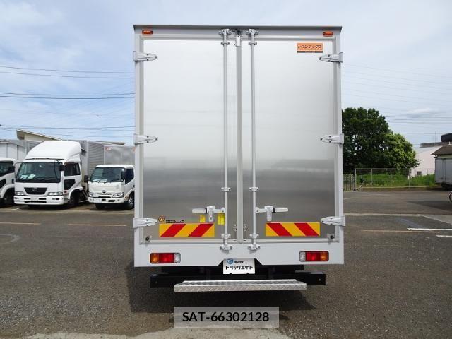 Hino DUTRO 2025-09 8457381-6
