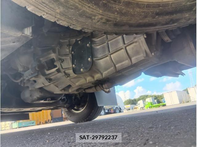 Hino DUTRO 2017-08 8485316-11