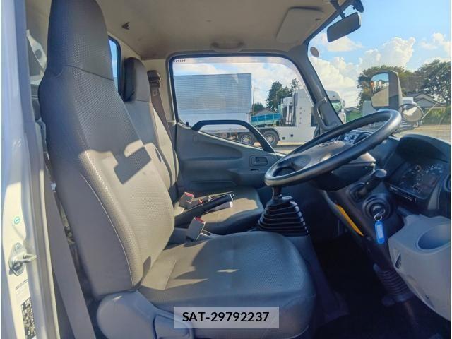 Hino DUTRO 2017-08 8485316-18
