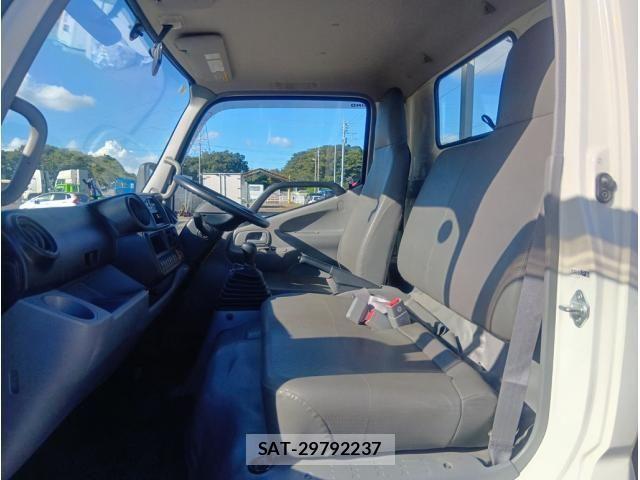Hino DUTRO 2017-08 8485316-19