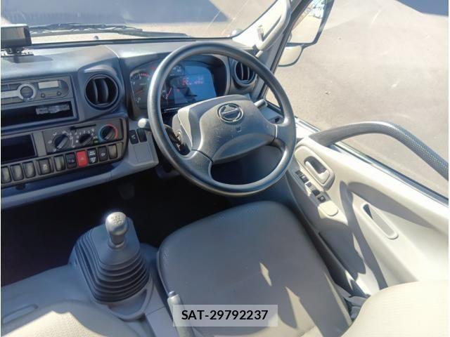 Hino DUTRO 2017-08 8485316-20