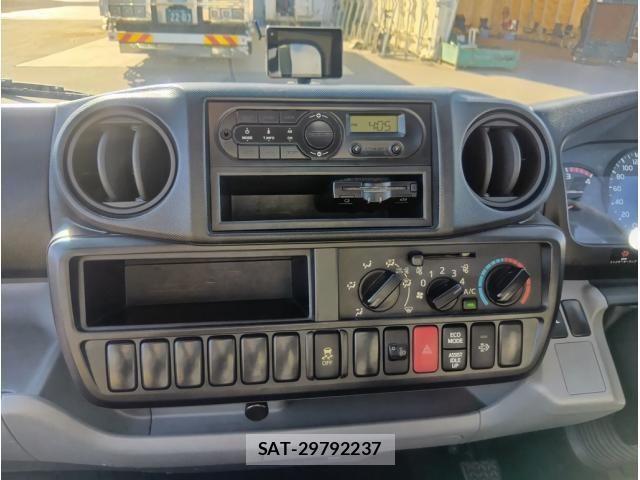 Hino DUTRO 2017-08 8485316-21