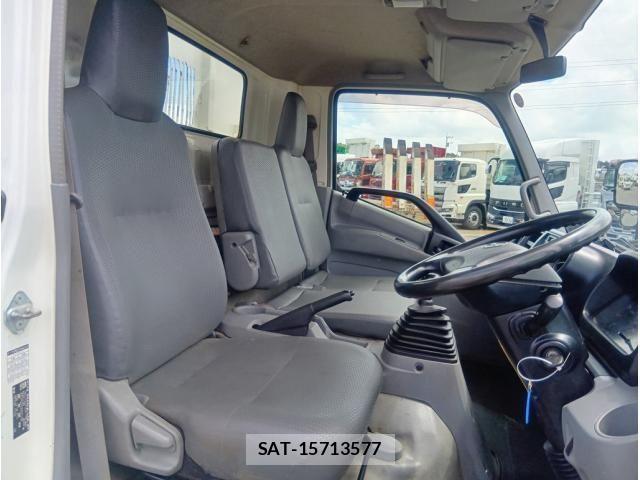 Hino DUTRO 2017-03 8485312-24