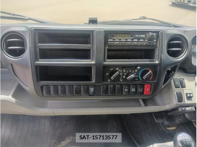 Hino DUTRO 2017-03 8485312-27