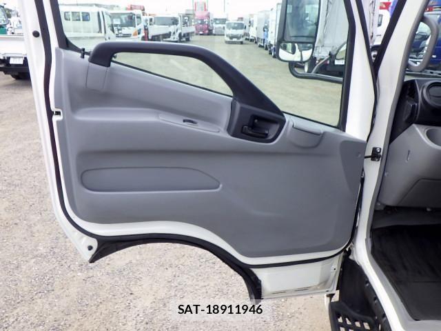 Hino DUTRO 2022-03 8524518-27