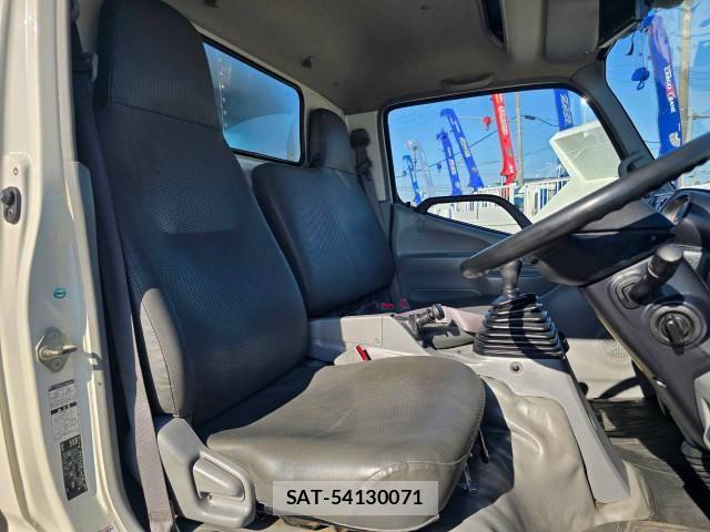 Hino DUTRO 2018-01 8524515-27