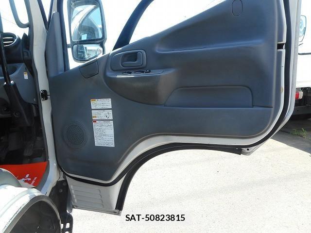 Hino DUTRO 2015-03 8524533-15