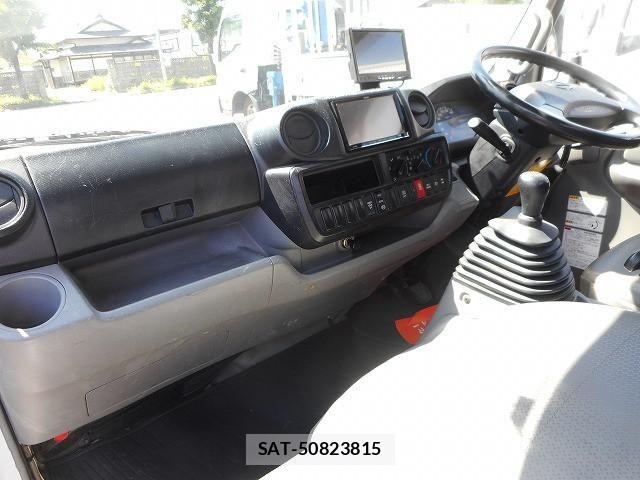Hino DUTRO 2015-03 8524533-16