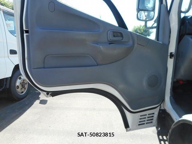 Hino DUTRO 2015-03 8524533-18