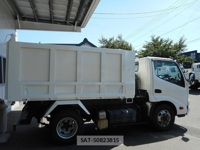 Hino DUTRO 2015-03 8524533-3