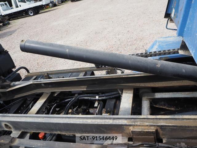 Hino DUTRO 2017-06 8524485-11