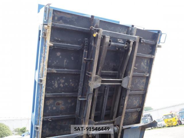 Hino DUTRO 2017-06 8524485-14