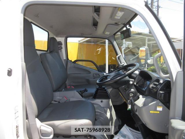 Hino DUTRO 2016-01 8524468-15