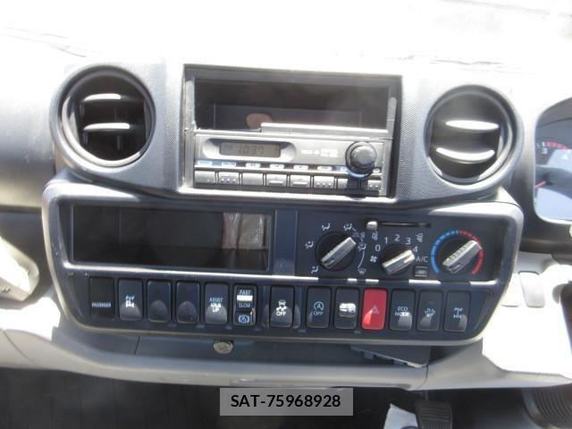 Hino DUTRO 2016-01 8524468-18