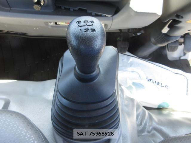 Hino DUTRO 2016-01 8524468-19