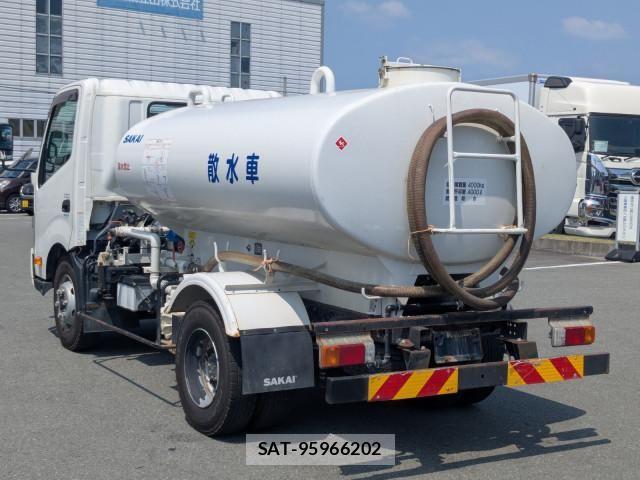 Hino DUTRO 2021-04 8524470-2