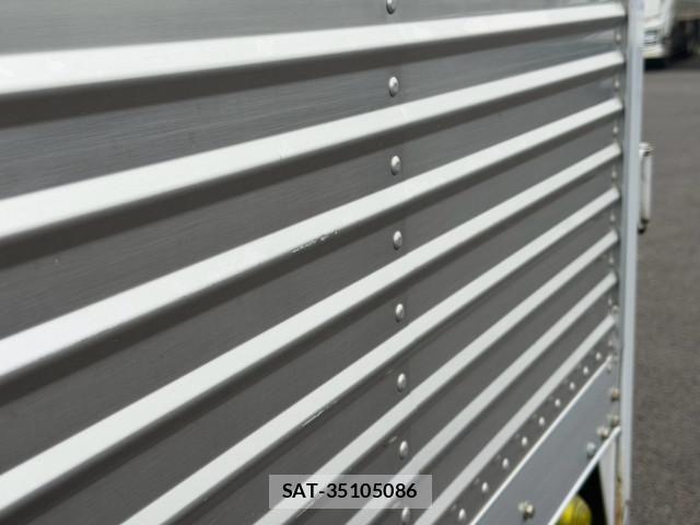 Hino DUTRO 2020-09 8524482-19