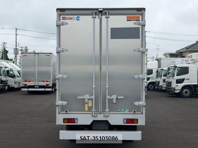 Hino DUTRO 2020-09 8524482-4
