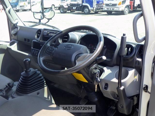 Hino DUTRO 2024-03 8524484-27