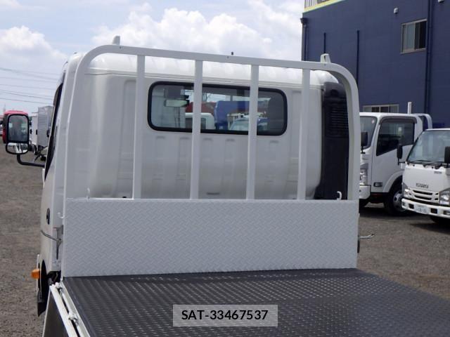Hino DUTRO 2017-12 8524537-9