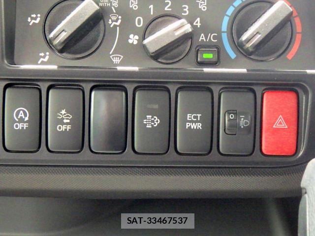 Hino DUTRO 2017-12 8524537-16