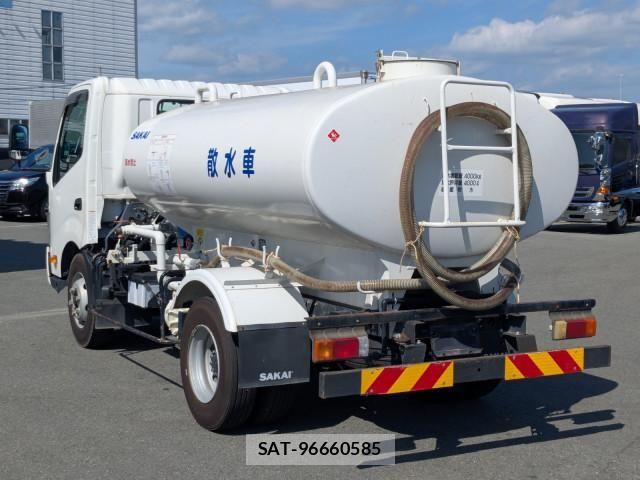 Hino DUTRO 2021-04 8524471-2