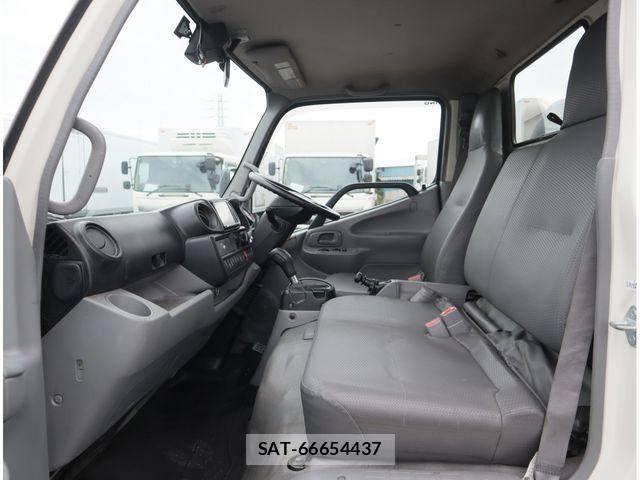 Hino DUTRO 2017-12 8524536-26