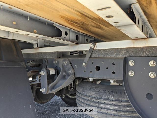 Hino DUTRO 2019-09 8524517-16