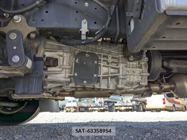 Hino DUTRO 2019-09 8524517-18