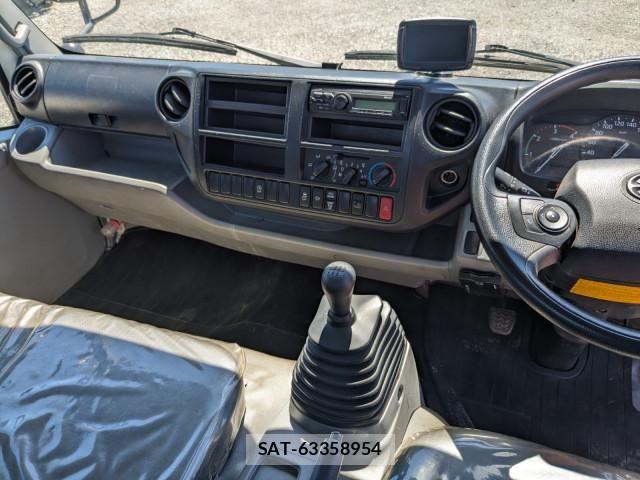 Hino DUTRO 2019-09 8524517-23