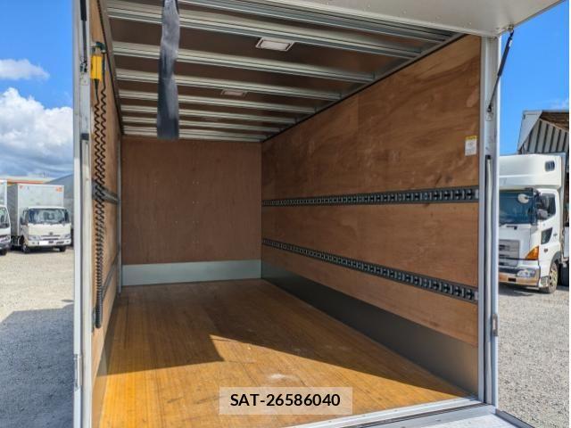 Hino DUTRO 2024-08 8524463-17