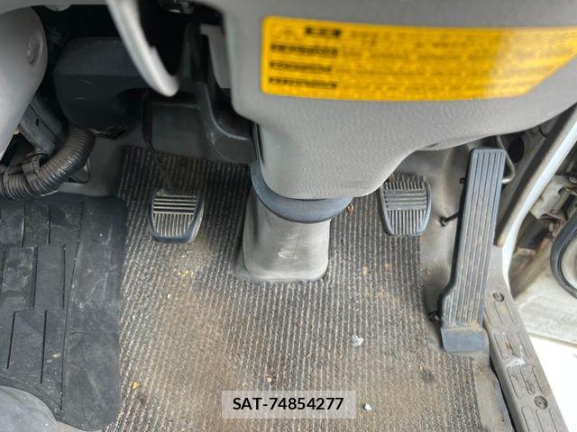 Hino DUTRO 2005-03 8524576-10