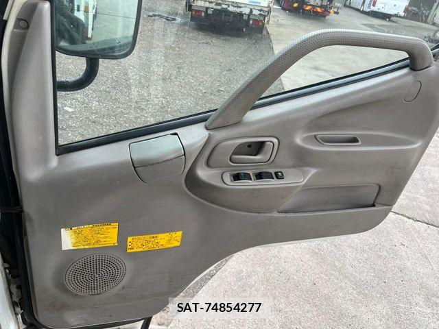 Hino DUTRO 2005-03 8524576-12