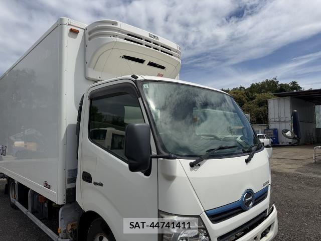 Hino DUTRO 2014-01 8524556-18