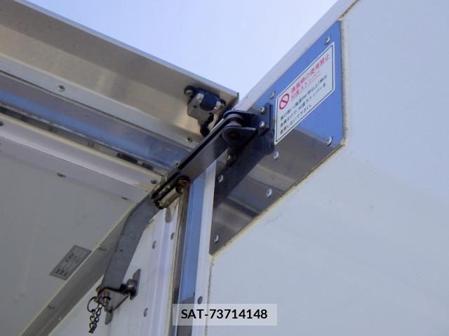 Hino DUTRO 2020-03 8524483-12