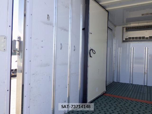 Hino DUTRO 2020-03 8524483-16