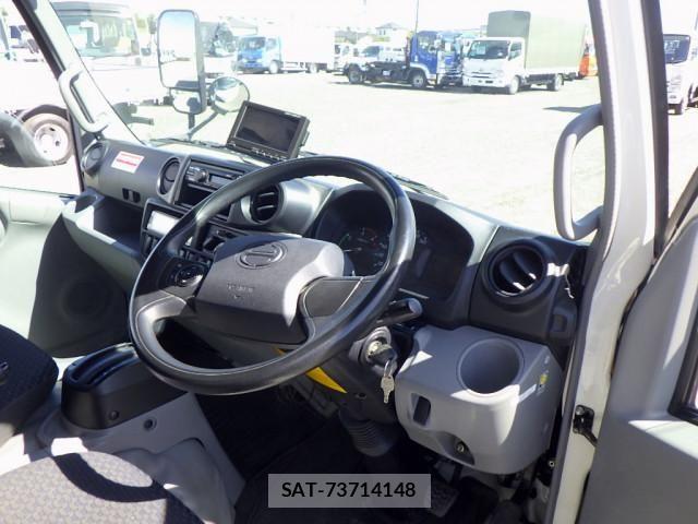 Hino DUTRO 2020-03 8524483-24