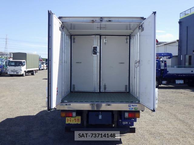 Hino DUTRO 2020-03 8524483-8