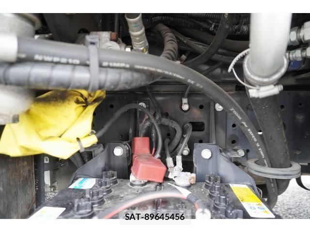 Hino DUTRO 2018-02 8524498-11
